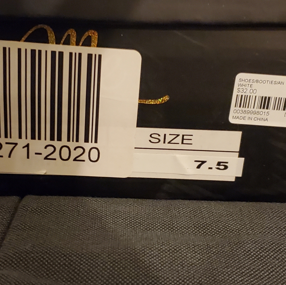 White booties size 7.5